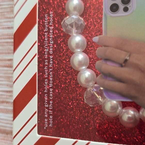 "PEARL" PHONE WRISTLET - Picture 9 of 9